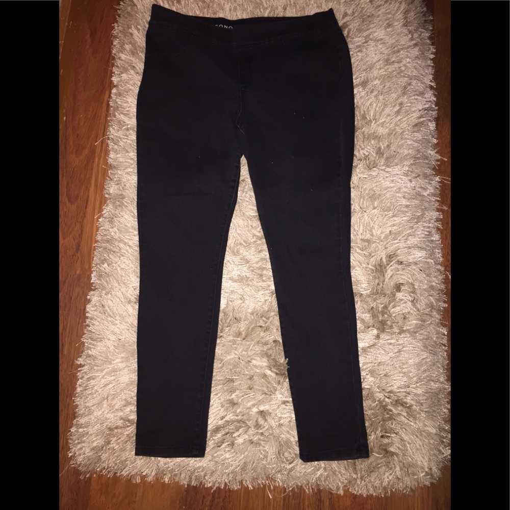 Sonoma Lifestyle Skinny Jeans sz 14. Black